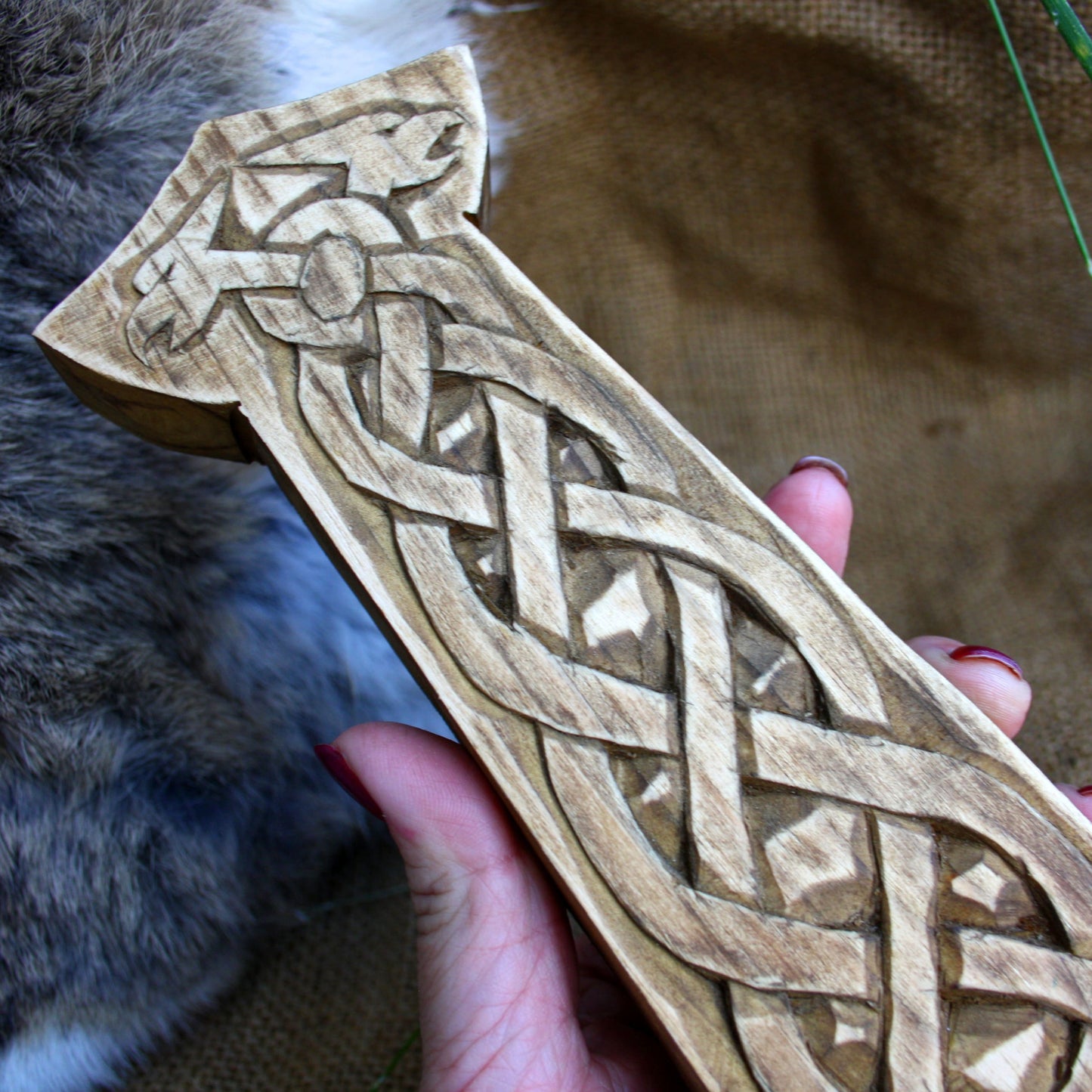 Thor’s Hammer close up carving detail knotwork pattern