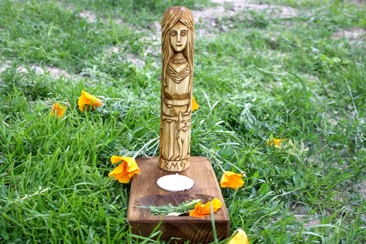 Freya figurine whith stand