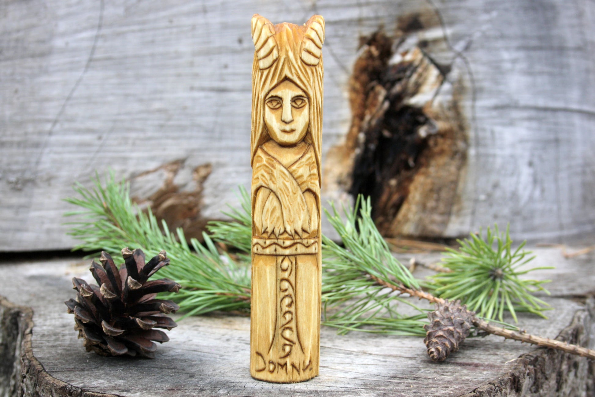 Celtic Goddess DOMNU stanue