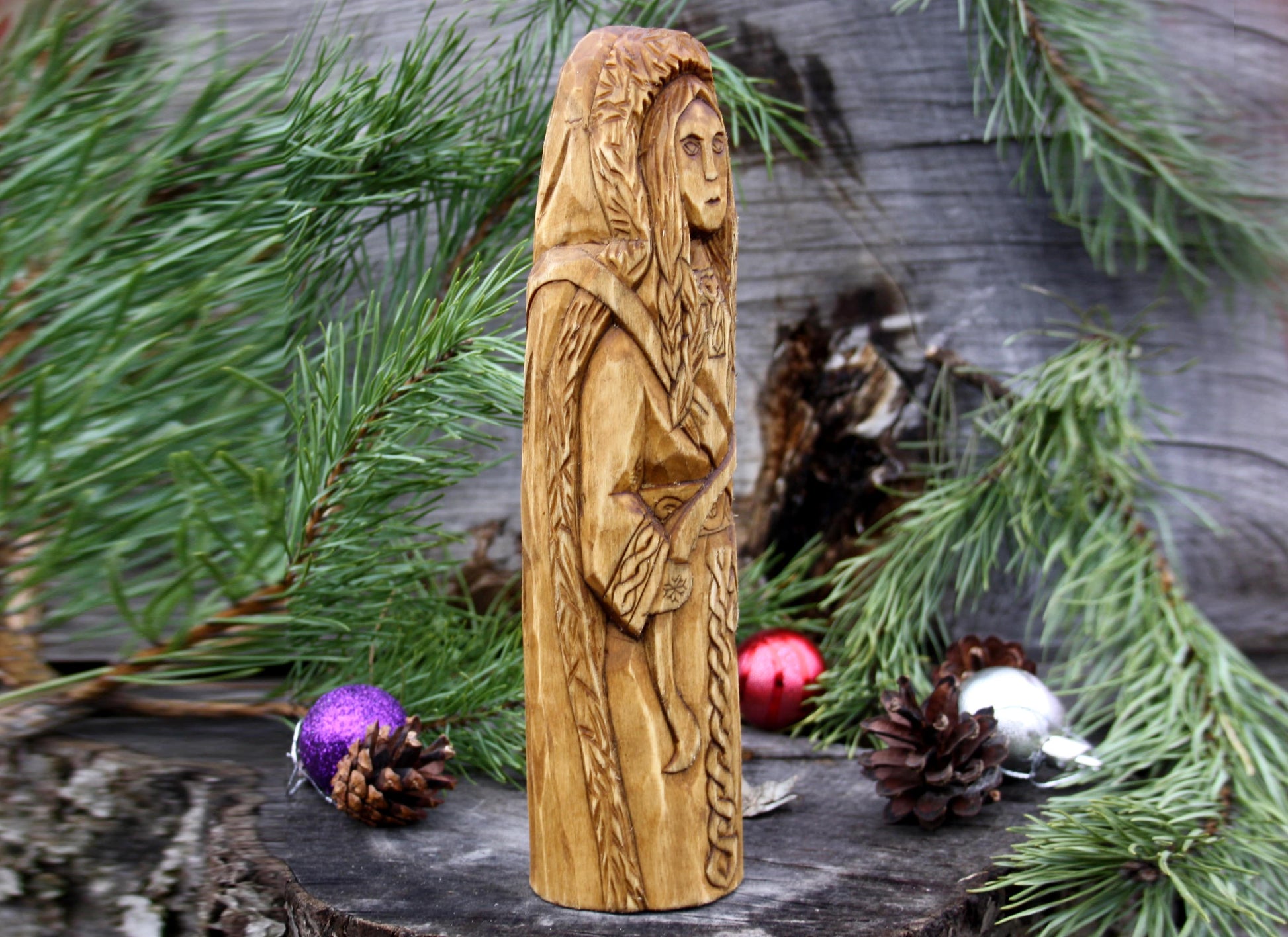 Skadi wooden statue