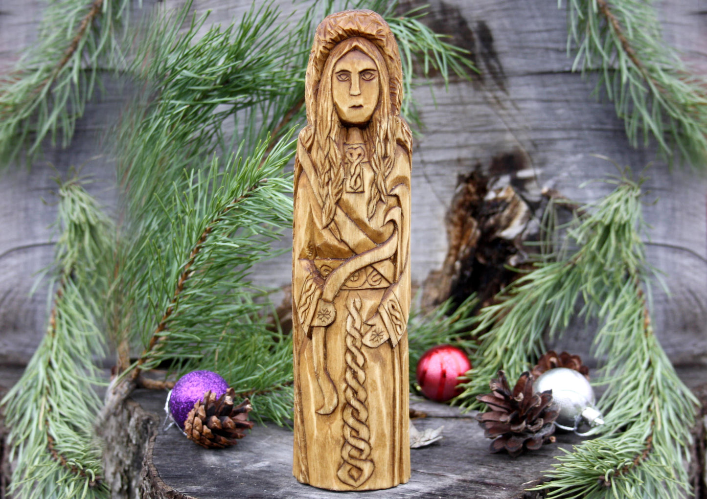 Skadi wooden statue