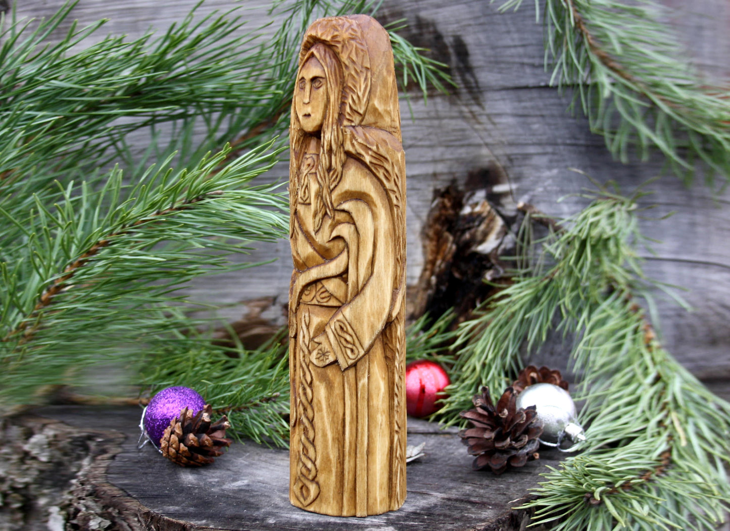 Skadi wooden statue