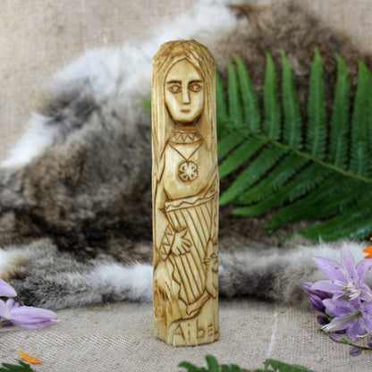 Aibell Celtic goddess of music and prophecy 15cm hand-carved wooden statue front view