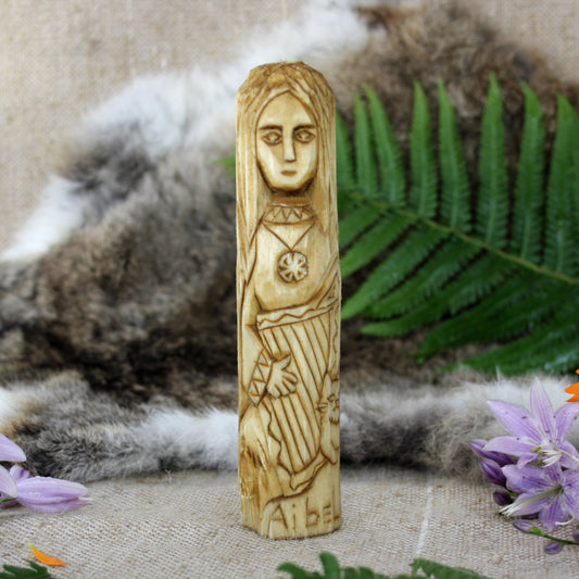 Aibell Celtic goddess of music and prophecy 15cm hand-carved wooden statue front view