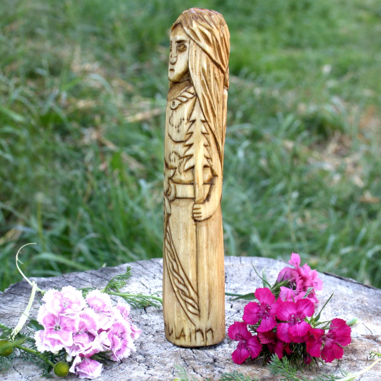 Cú Chulainn Celtic warrior hero 15cm hand-carved wooden statue side view