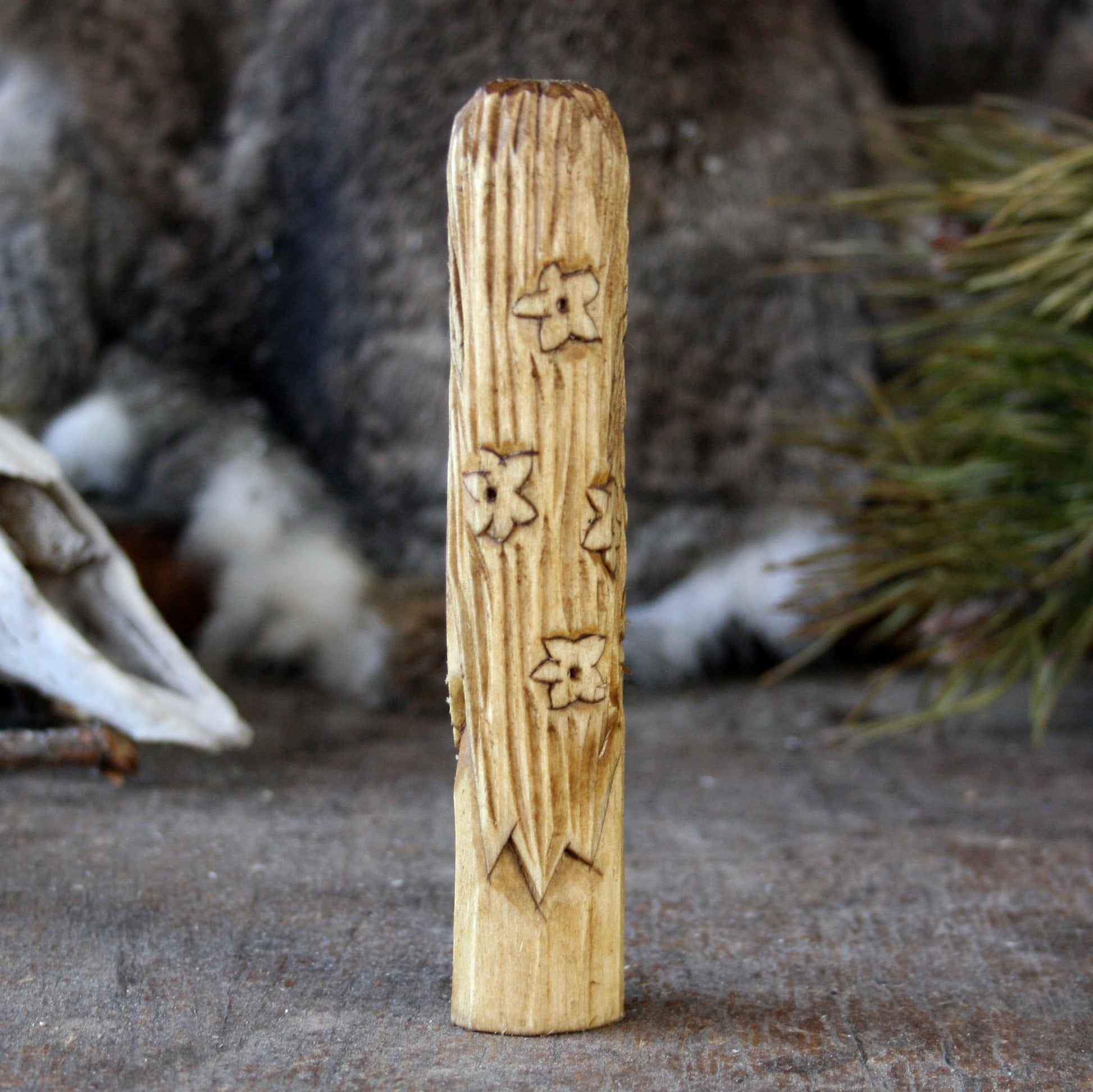 Flidais Celtic goddess 15cm hand-carved wooden statue back view