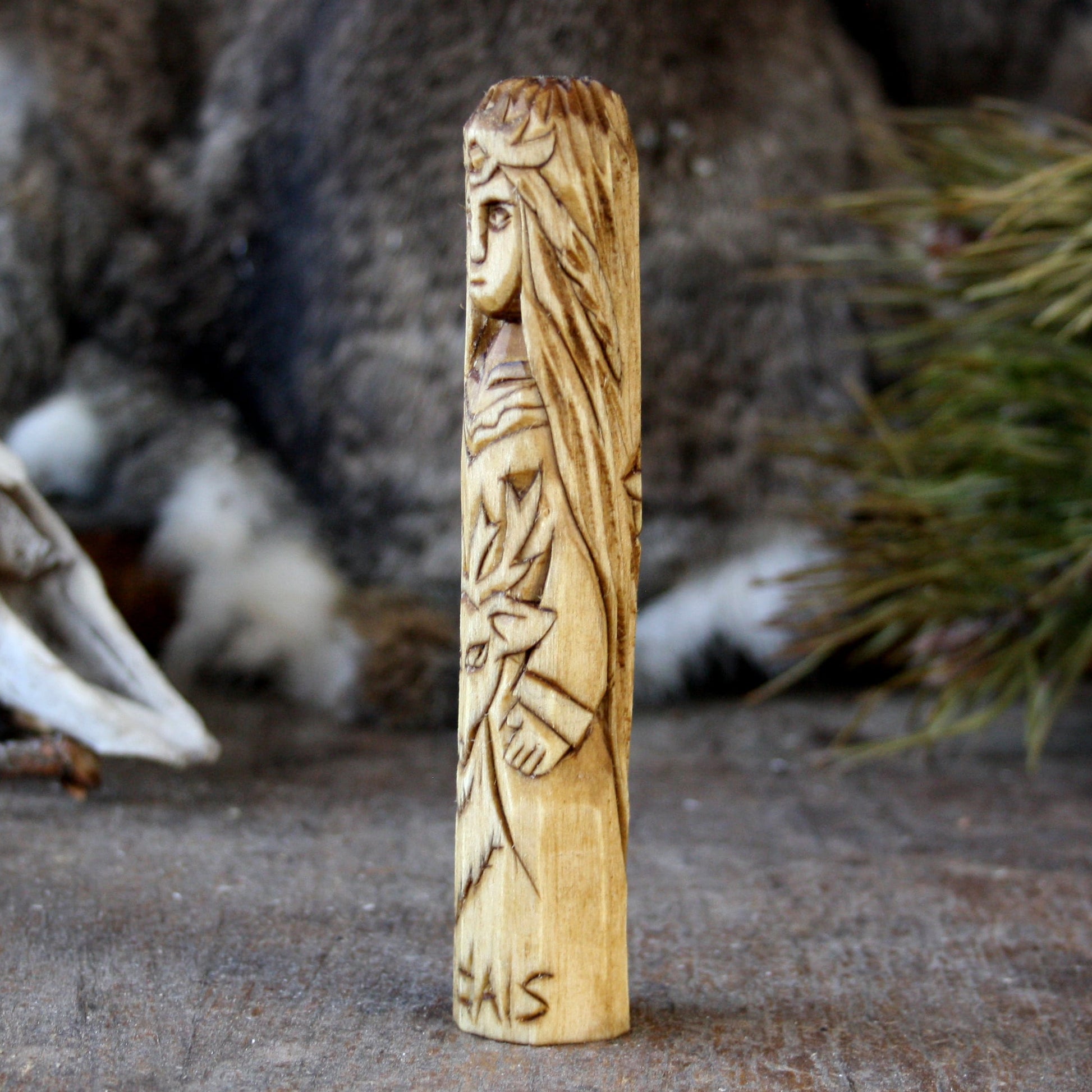 Flidais Celtic goddess 15cm wooden statue opposite side view