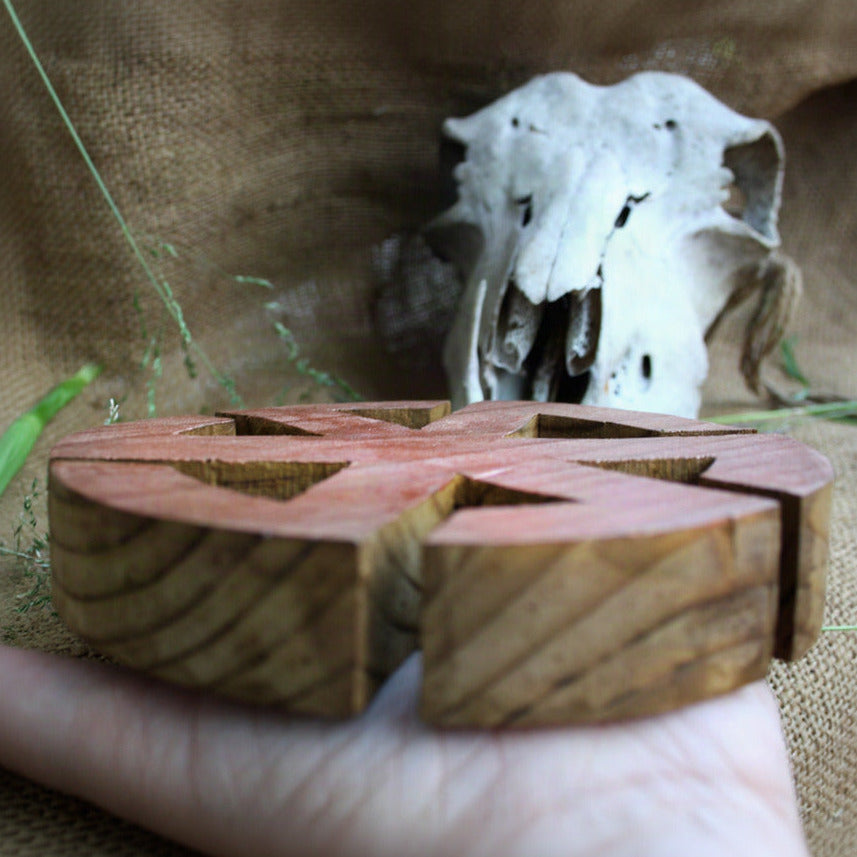 Side profile of wooden Kolovrat symbol showing 2.5 cm thickness