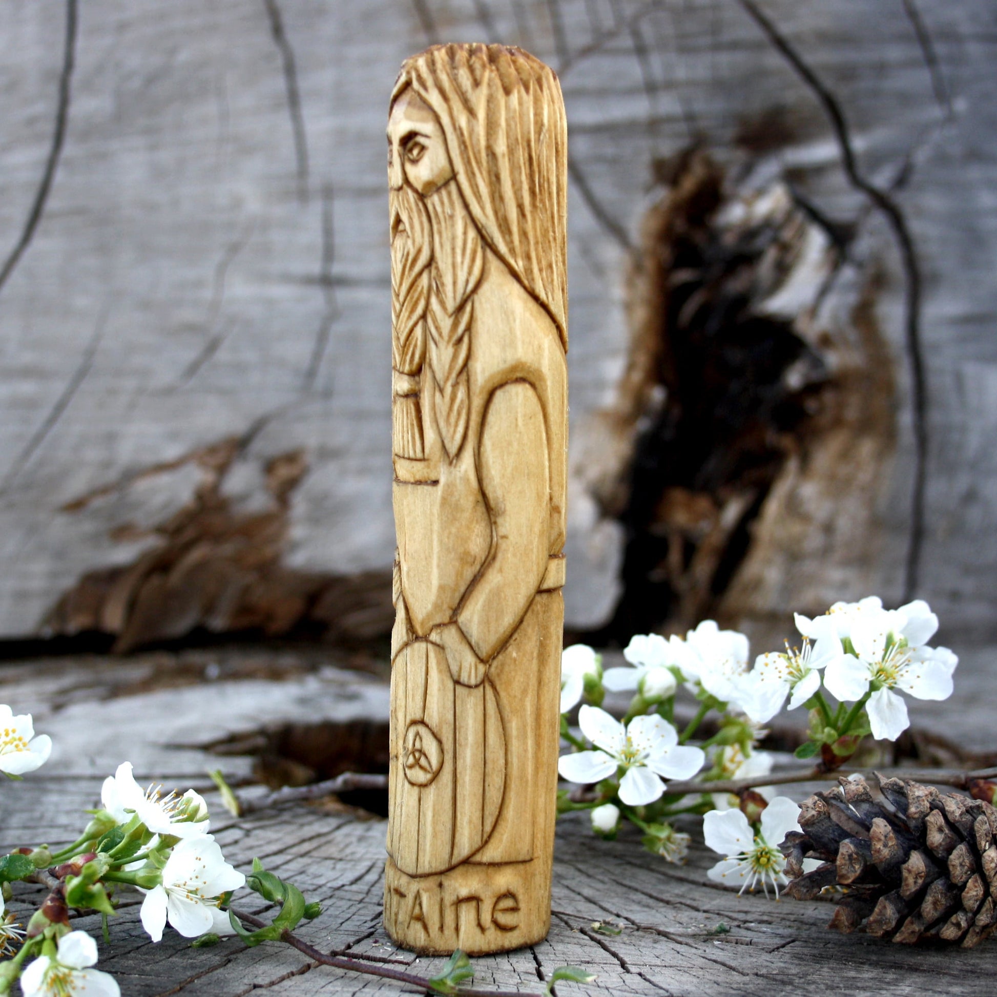 Luchtaine Celtic god 15cm wooden statue side detail